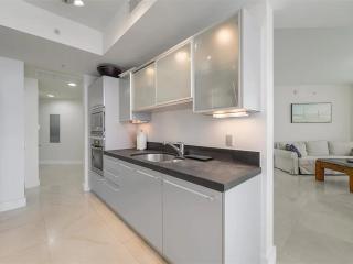 Oceanfront Comfort in Sunny Isles - Sunny Isles Beach - 5