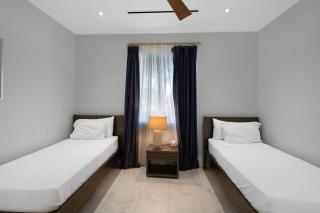 Modern Condo at One Cable Beach with Balcony - Nassau - 1