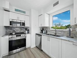 Waterfront Getaway on Longboat Key - Longboat Key - 3