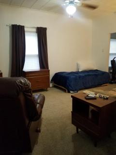 Roomy 1 Bdrm House-Hi-Speed Internet-Great for Cple-Sml Family-Easy to Get About - Whitehall - 9