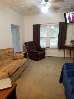 Roomy 1 Bdrm House-Hi-Speed Internet-Great for Cple-Sml Family-Easy to Get About - Whitehall - 3