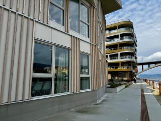 Modern studio apartment right on the dock - near downtown Bergen - Bergen - 1