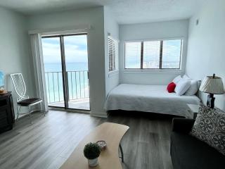 Stunning Modern Oceanview Studio - Myrtle Beach - 2