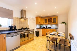 6 bed for Contractors or Families with Driveway Parking, Wifi, Smart TV - Save on weekly or monthly stays - Peterborough - 5