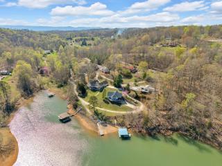 Family Friendly Lakefront with Private Dock Fire Pit Near Marinas - La Follette - 6
