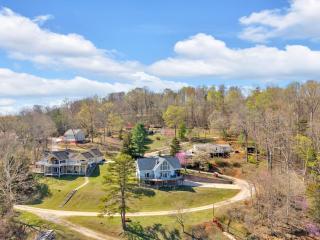 Family Friendly Lakefront with Private Dock Fire Pit Near Marinas - La Follette - 4