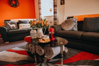 Brecon Beacons Luxury farmstay in a 7-Bed House with hottub Sleeps 8 guests - 5
