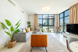 Designer's Finishing - Rooftop Pools - Modern Oasis - Family Heaven - Full Canal Views - Sunset Raha Views - 2 min walk from Space42 Arena - Abu Dhabi - 4
