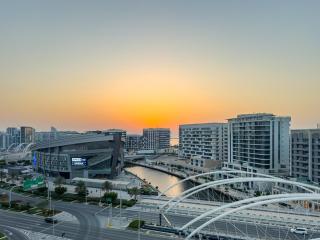 Designer's Finishing - Rooftop Pools - Modern Oasis - Family Heaven - Full Canal Views - Sunset Raha Views - 2 min walk from Space42 Arena - Abu Dhabi - 7