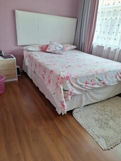 Family-Friendly 4-Bedroom Haven - Springs - 5