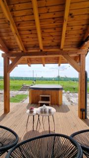 Osada Miłojeż - całoroczne Domy Premium w Borach Tucholskich, Jacuzzi pod gwiazdami - Gostycyn - 8