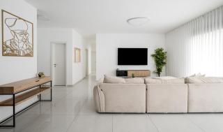 Cozy & spacious 4BR with jacuzzi - Qiryat Ata - 0