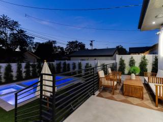 Charming Encino Retreat w/ Pool - 5