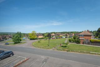 #30 Cozy & Stylish Studio Retreat - Near Odds Farm Park - Sleeps 2 - Perfect for business travelers and Couples - Free parking - 8