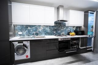 Modern Family 3 bedroom house,Free Parking,Garden - Dagenham - 8