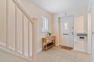 Impeccable 3-Bed House in Hornchurch - Hornchurch - 2