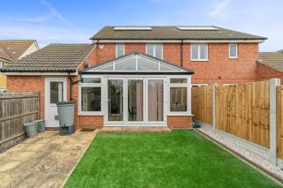 Impeccable 3-Bed House in Hornchurch - Hornchurch - 9