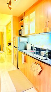 Goldleaf Suite at Red Residences with Balcony in Prime Makati Location - Manila - 3