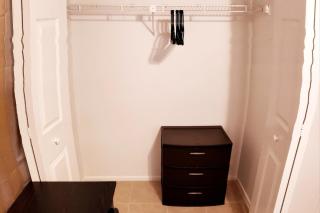 E5 Private Room With 50" Smart TV Near Everything - 7