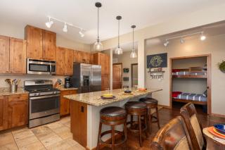 Trailhead 322 Shared Hot Tub, Pool, Private Balcony, and Grill - 7