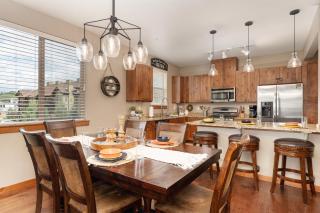 Trailhead 322 Shared Hot Tub, Pool, Private Balcony, and Grill - 5