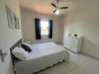 Casa 1 km da Praia Enseada com Garagem - 9