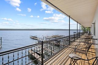 Showboat Hotel - Himrod - 1