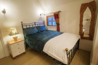 The Oak House - Glastonbury - 2