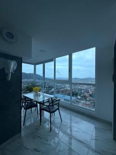Apartamento Frente al Mar con Vista Panorámica en Avenida Balboa, Panamá - Panama City - 4