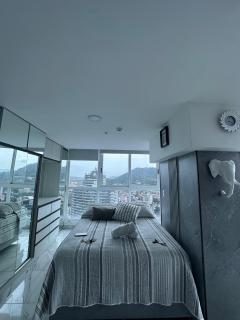 Apartamento Frente al Mar con Vista Panorámica en Avenida Balboa, Panamá - Panama City - 2