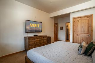 Trailhead Lodges 511, a spacious 2-bedroom condo in the heart of Winter Park - 7