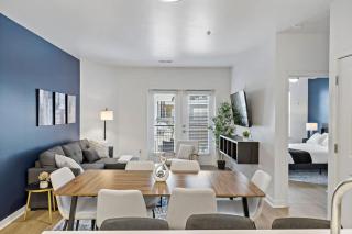 Modern 2BD - 5 Min DT, Gym, Parking, W-D - Sleeps 12 - Charlotte - 9