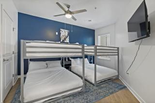Modern 2BD - 5 Min DT, Gym, Parking, W-D - Sleeps 12 - Charlotte - 3