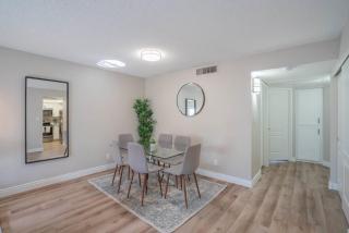 Unique 2BD - Parking, Gym, Pool - Sleeps 8 - 5Min Casino - Scottsdale - 6