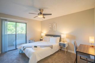 Unique 2BD - Parking, Gym, Pool - Sleeps 8 - 5Min Casino - 6