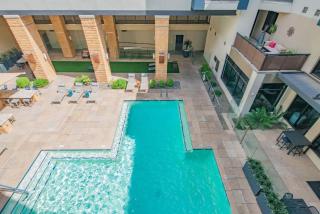 Posh 2BR Kierland Commons, TPC Golf, Pool, Gym, W-D - 4