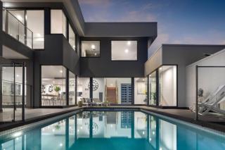 Infinity Pool & Fireplaces with Sea View Trees - Mount Martha - 0