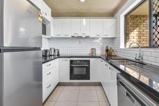 3-Bed Waterfront Apartment with Private Patio - Mooloolaba - 8