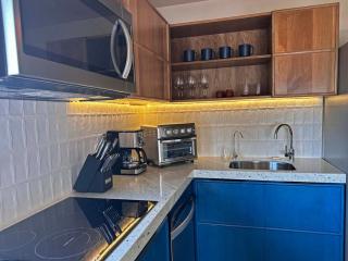 Beachfront unit with ocean view, pool, fiber optic - - 9