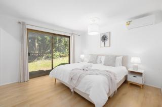 Modern 2BR Home Spacious Yard & Ample Parking - Gold Coast - 9