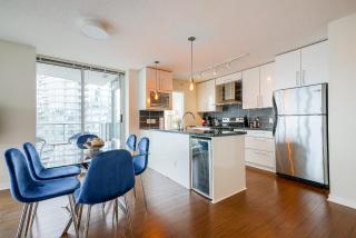 Gorgeous Unit with Beautiful City Views - Vancouver - 6