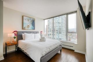 Gorgeous Unit with Beautiful City Views - Vancouver - 3