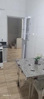 Kitnet com cama de casal guarda roupas ,micro-ondas, geladeira fogão e mesa - São Paulo - 5
