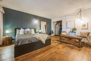 Cozy Studio for 2 Highly Walkable - Close to DT - 3