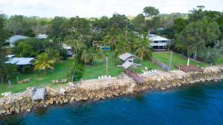 Belles on Ballow - Lorikeet Lodge - Absolute Waterfront - Amity Point - 9