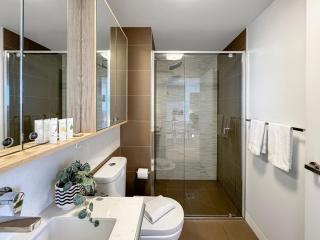 Ocean View Modern 2 bedroom with Parking in St Kilda - 2