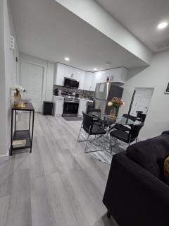 Elegant & Cozy 2 Bdrm Basement suite near WEM - Edmonton - 6