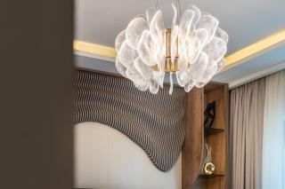 Lagoon Charm Luxurious Waterfront Living - 9