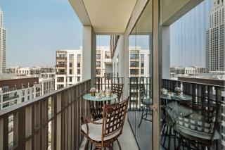 Lagoon Charm Luxurious Waterfront Living - 8