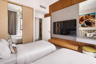 Lagoon Charm Luxurious Waterfront Living - 2